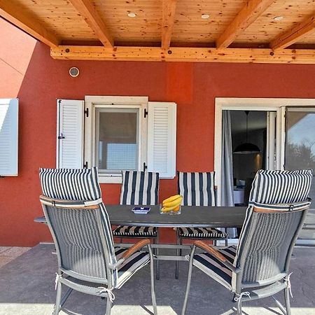Casa Lutoma Villa Kmeti Kültér fotó