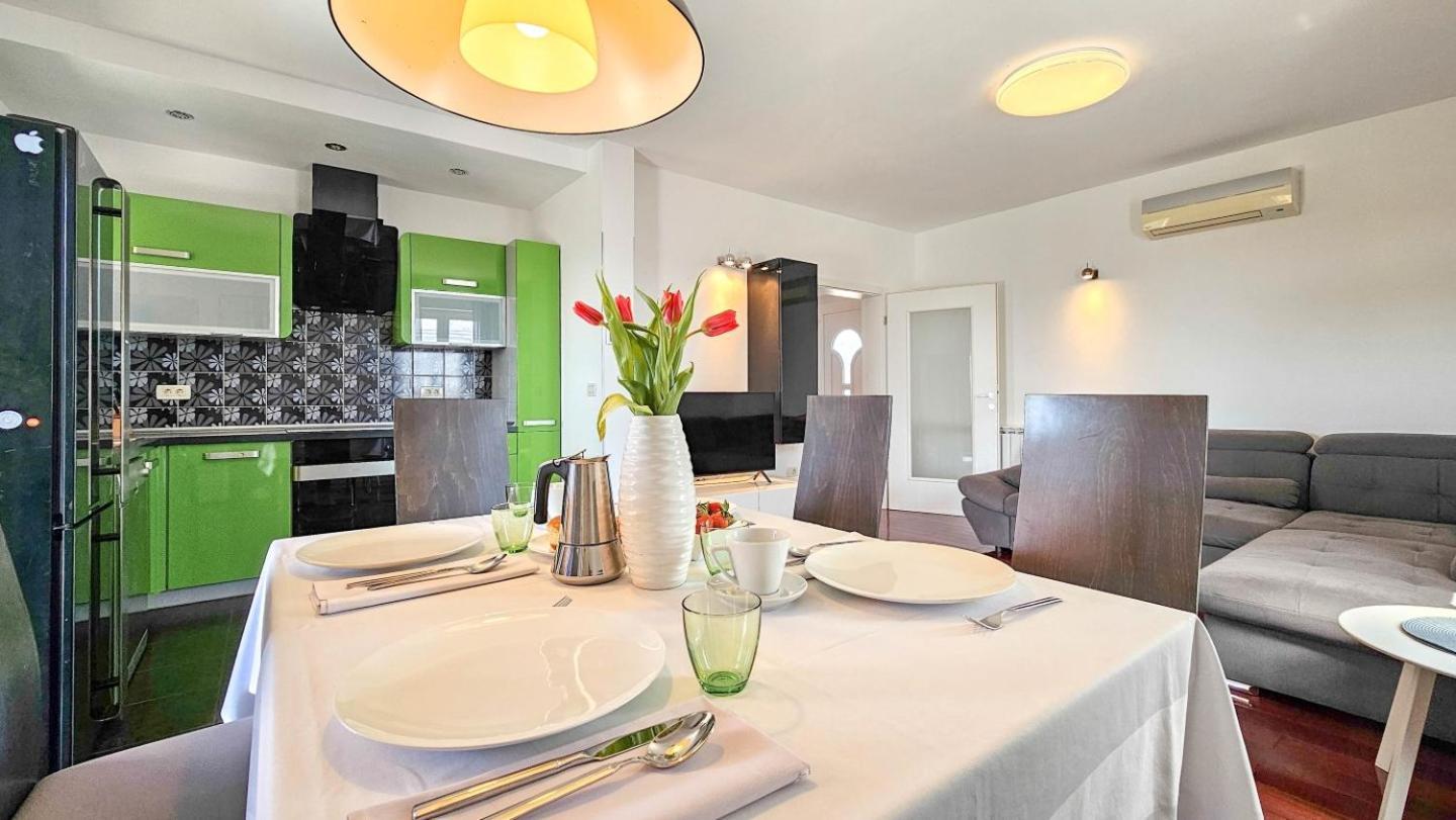 Casa Lutoma Villa Kmeti Kültér fotó