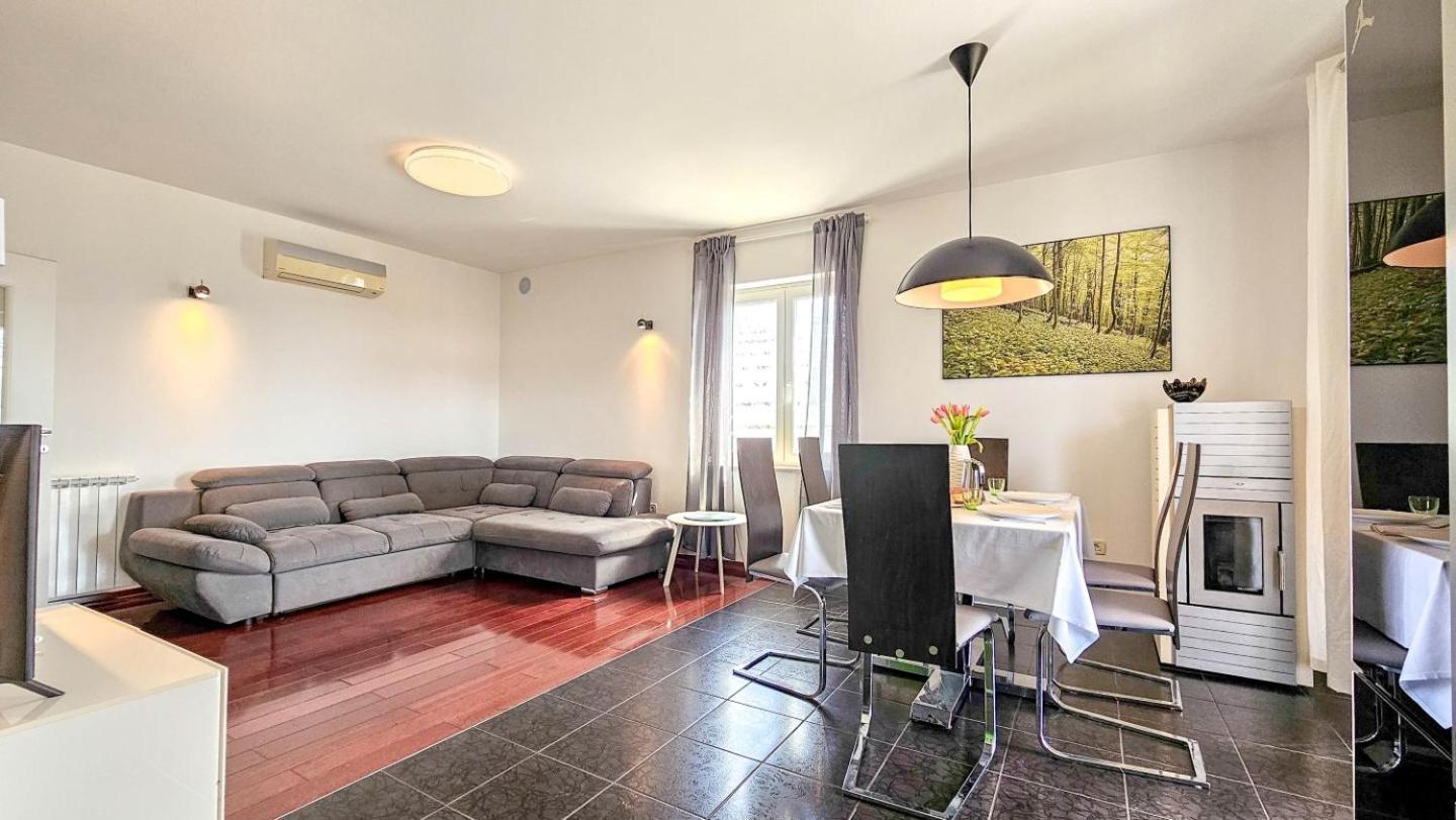 Casa Lutoma Villa Kmeti Kültér fotó