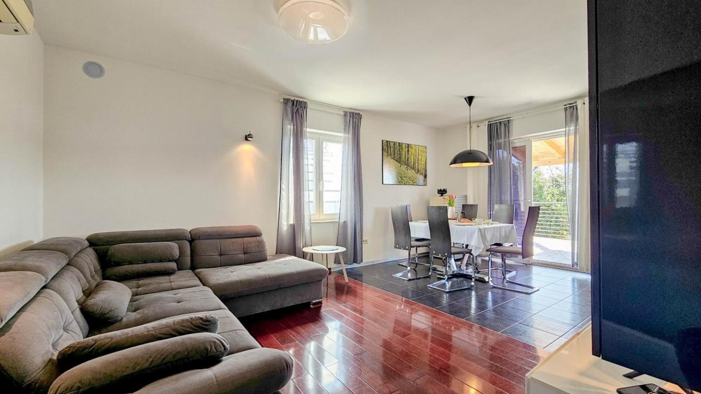 Casa Lutoma Villa Kmeti Kültér fotó