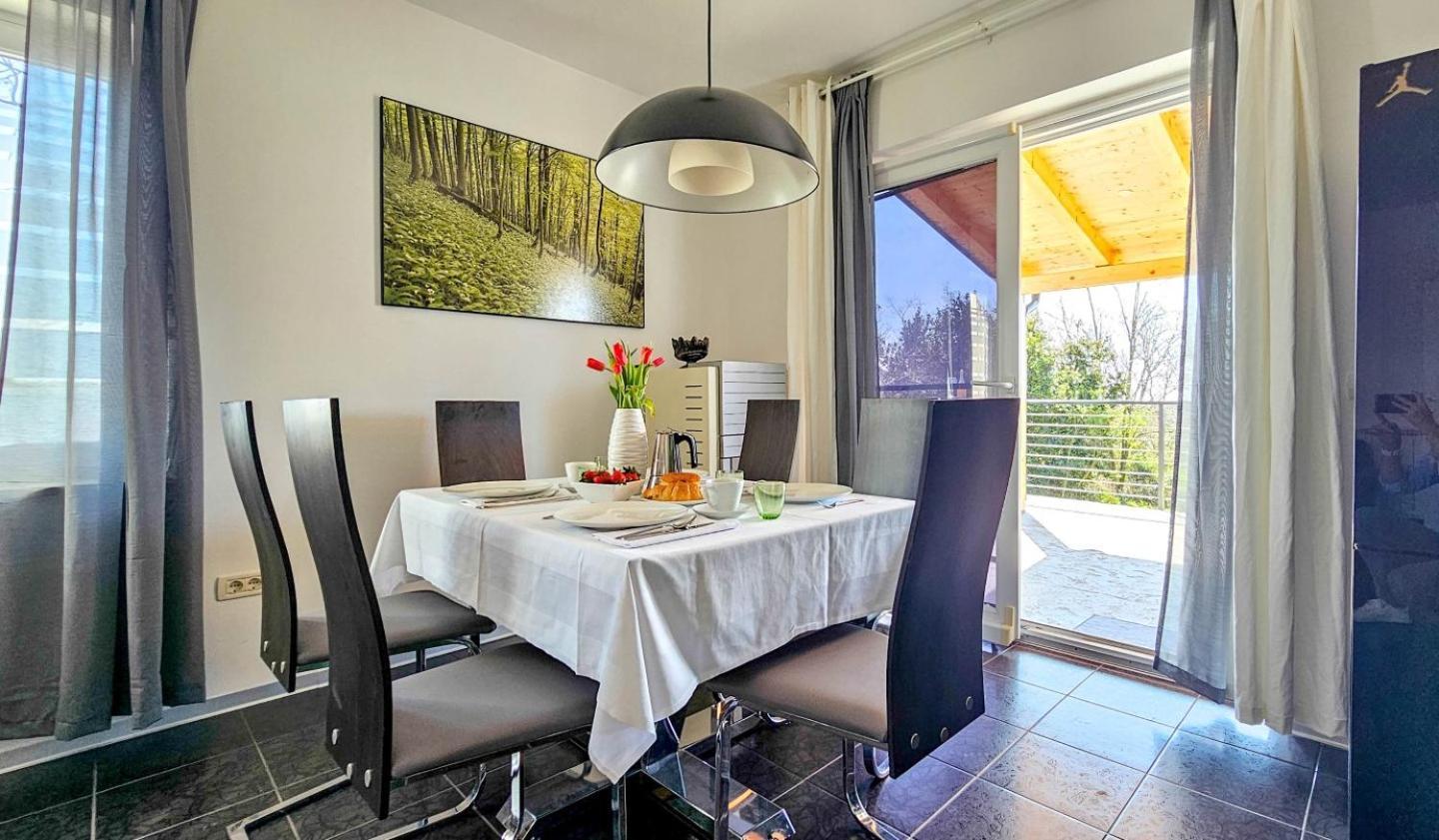 Casa Lutoma Villa Kmeti Kültér fotó