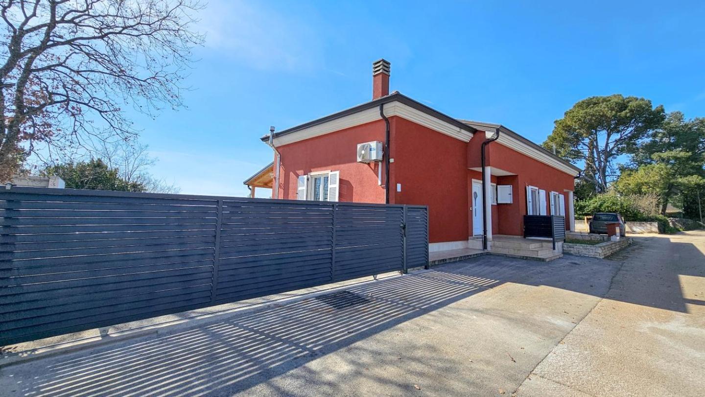 Casa Lutoma Villa Kmeti Kültér fotó